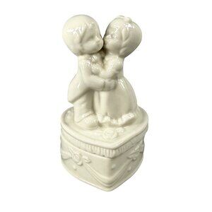 Bride Groom Boy Girl Couple Kissing Trinket Box White Heart Design Base